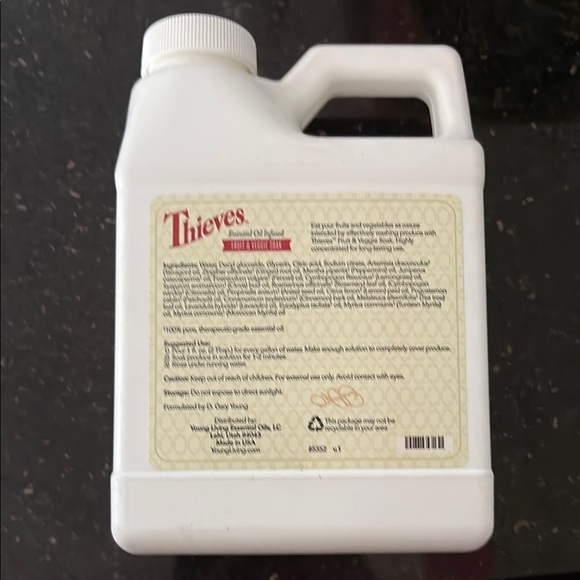 NWT Young Living Thieves Fruit and Veggie Soak 16 oz - Picture 2 of 3